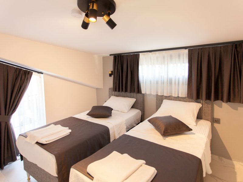 Cesur Villa1 Attic Room2