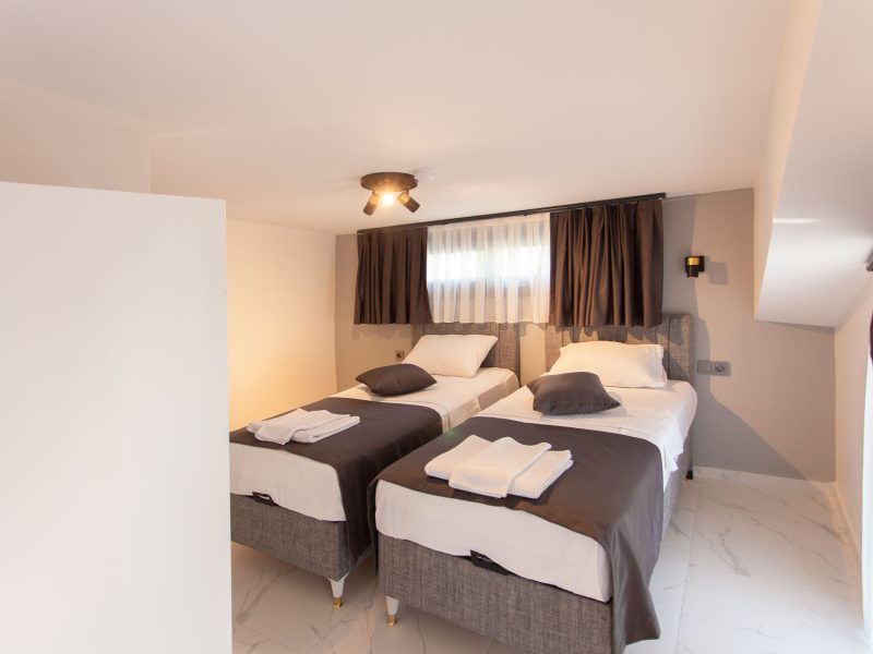 Cesur Villa1 Attic Room1