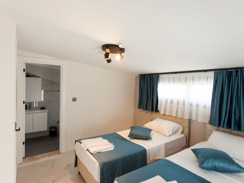 Cesur Villa2 Attic Room1